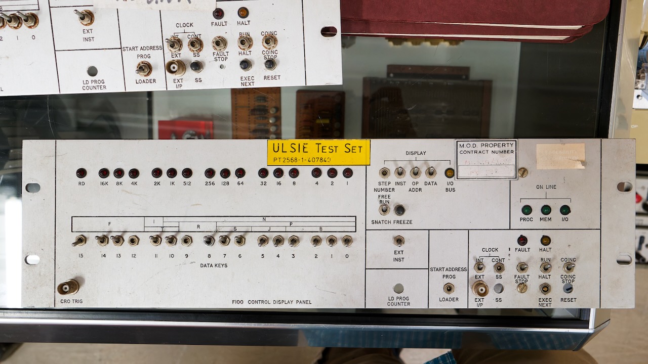 ../_images/F100_Front_Panel.jpeg